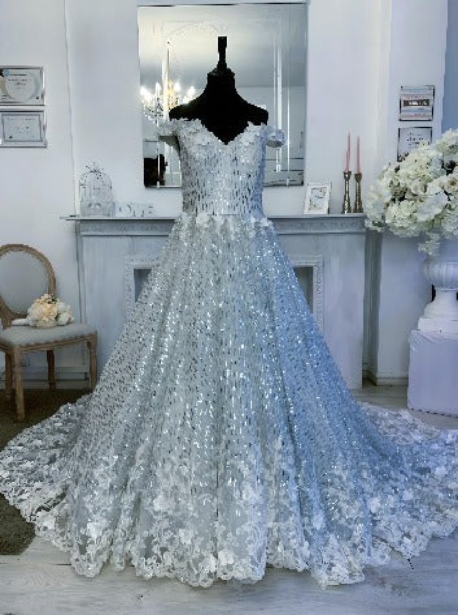 Robe de mariée princesse sequins argentés : Glamour et féerie