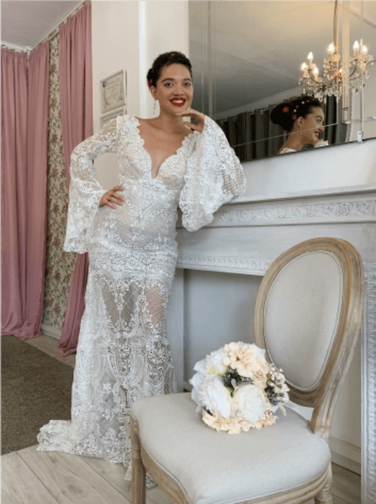 Robe de mariée en guipure de coton blanche.